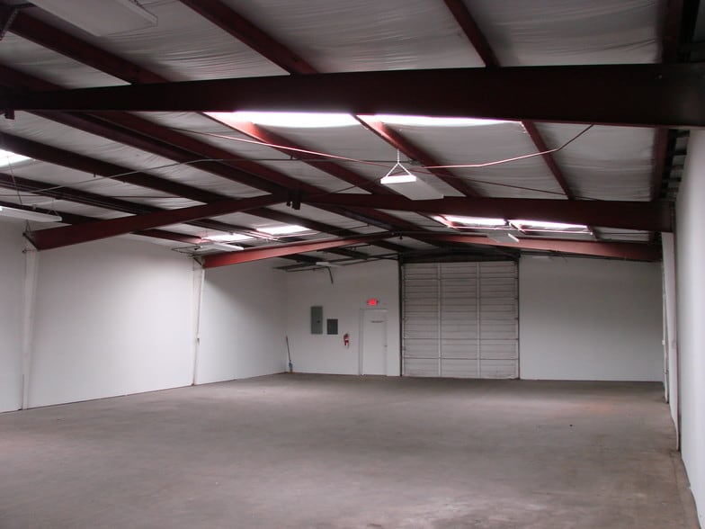 More Photos Of 8301 Braniff St, Houston Warehouse For Lease