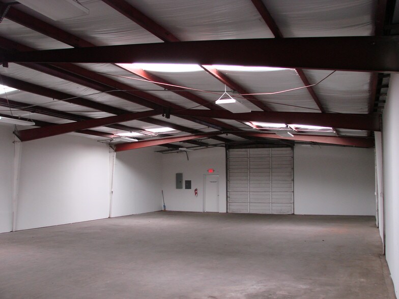 More Photos Of 8301 Braniff St, Houston Warehouse For Sale