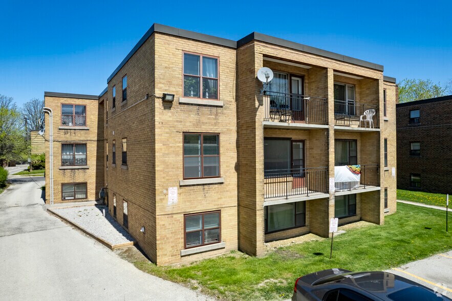 More Photos Of 27 Hotspur Rd, Toronto Apartments For Sale