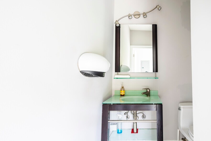 More Photos Of 951 N Plum Grove Rd, Schaumburg Office For Lease