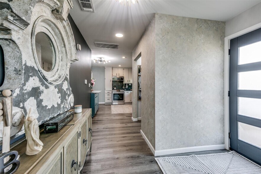 More Photos Of 407 E Broad St, Forney Office Residential For Sale