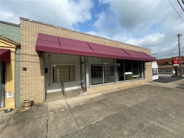 Primary Photo Of 106 S Broad St, Canfield Storefront Retail Office For Lease