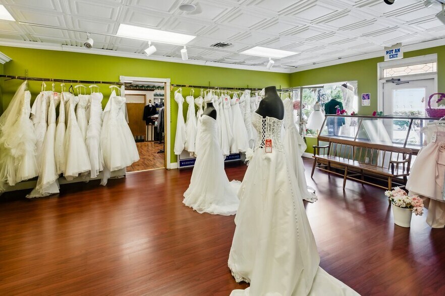 More Photos Of 4066 Broward Blvd, Fort Lauderdale Storefront Retail Office For Sale