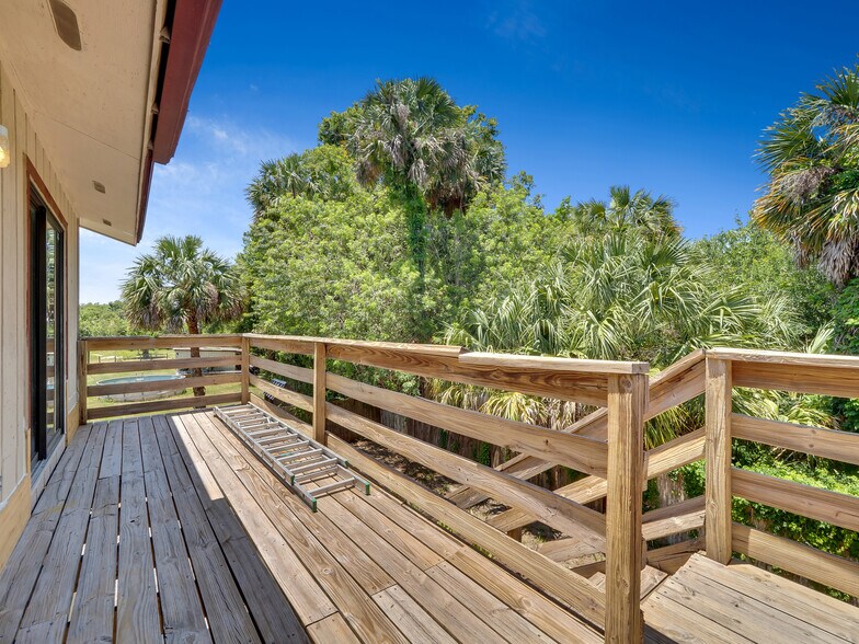 More Photos Of 1055 27th Ave SW, Vero Beach Flex For Sale