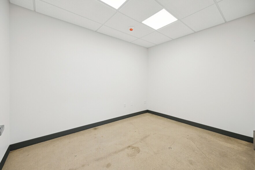 More Photos Of 4763 Vicksburg St, Dallas Distribution For Lease