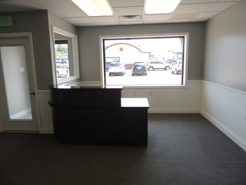 More Photos Of 1608 Lincolnway, Valparaiso Storefront Retail Office For Lease