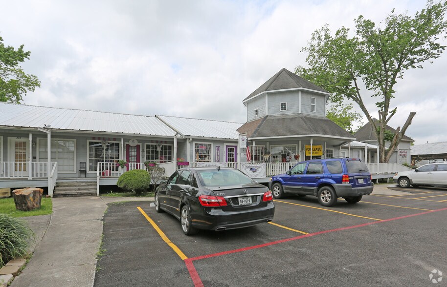 More Photos Of 419 Gentry St, Spring Storefront Retail Office For Lease
