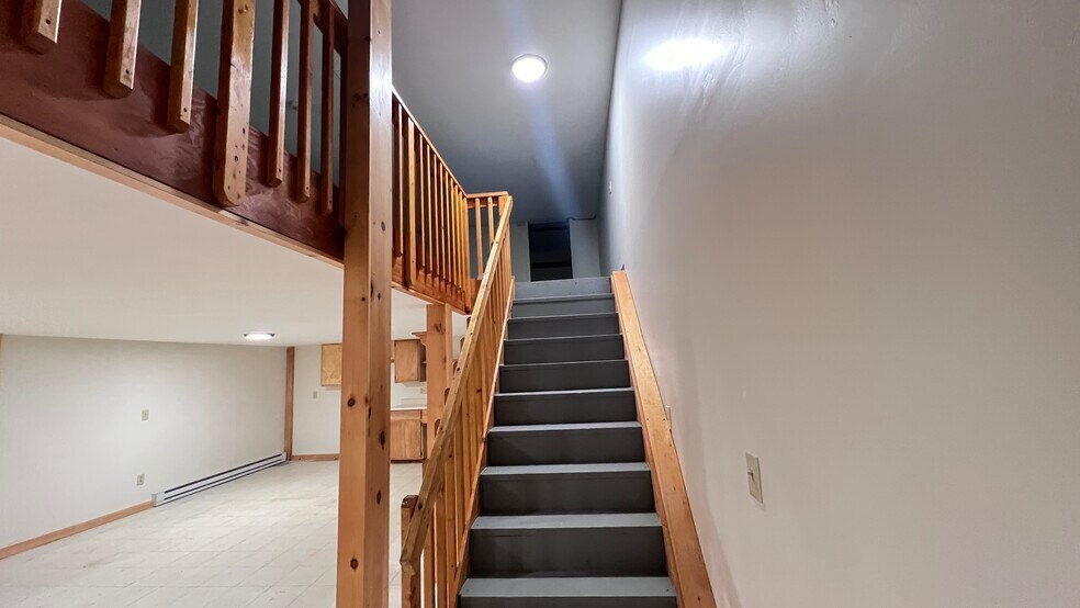 More Photos Of 171 West St, West Hatfield Apartments For Lease