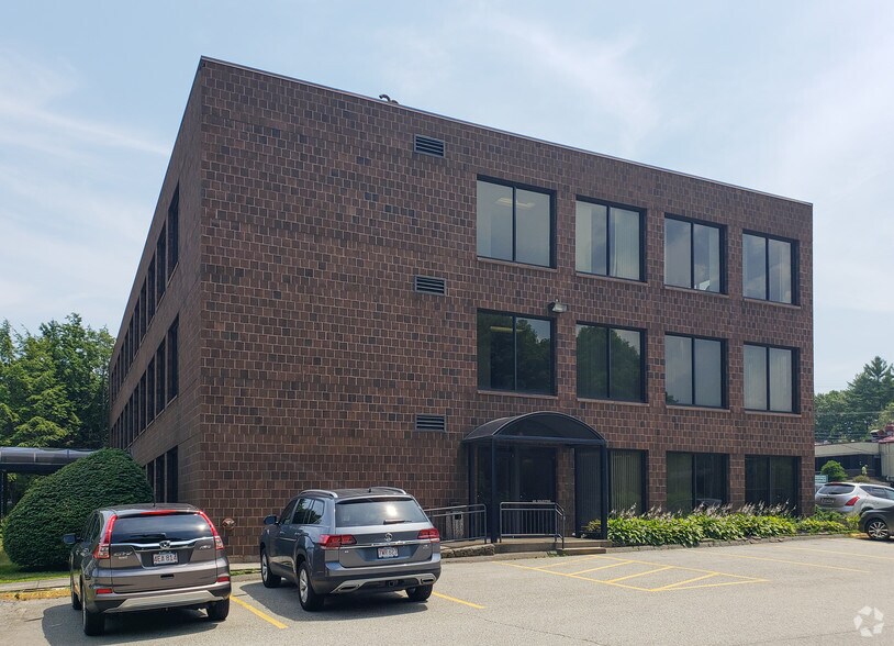 More Photos Of 1020 Plain St, Marshfield Office For Lease