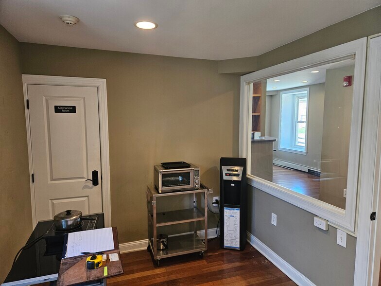 More Photos Of 606 Germantown Pike, Lafayette Hill Office For Sale