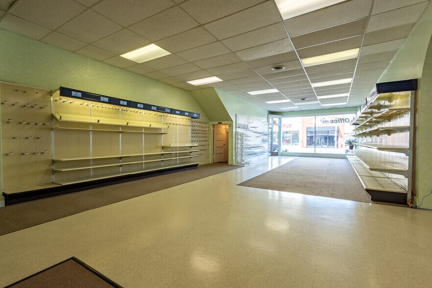 More Photos Of 2313 13th, Columbus General Retail For Sale