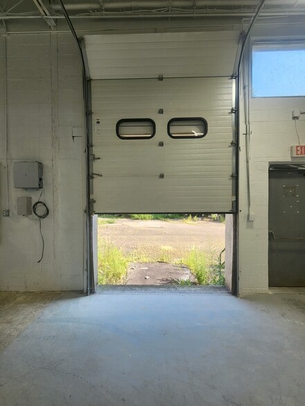 More Photos Of 925 Sherman Ave, Hamden Warehouse For Lease