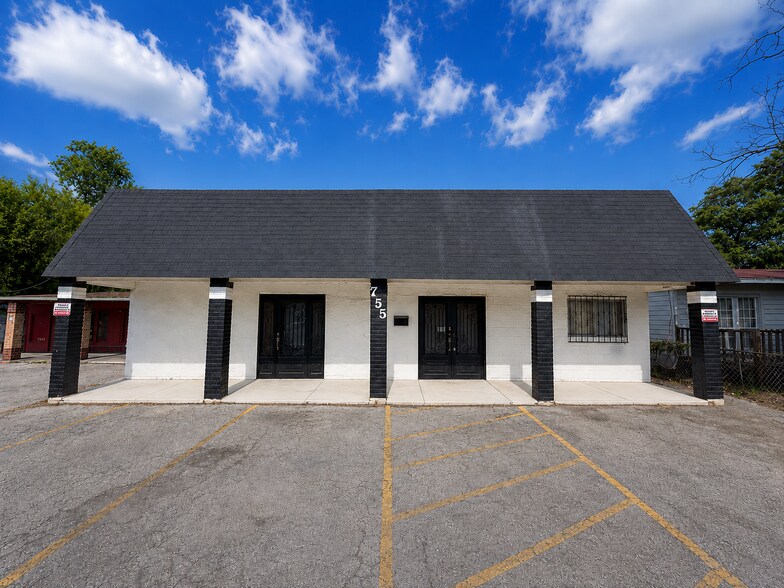 Primary Photo Of 755 N General McMullen Dr, San Antonio Light Manufacturing For Lease