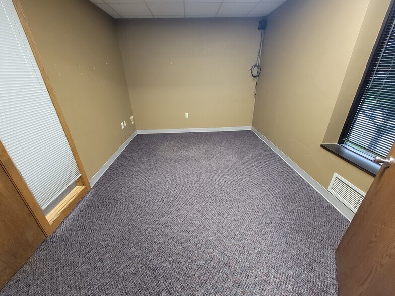 More Photos Of 2500 W 49th St, Sioux Falls Office For Lease