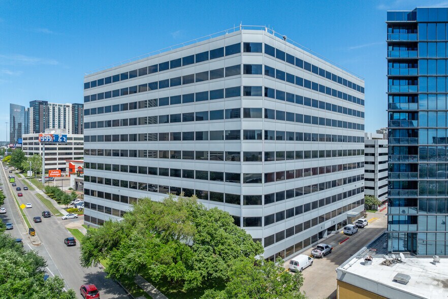 More Photos Of 2425 West Loop South, Houston Office For Sale