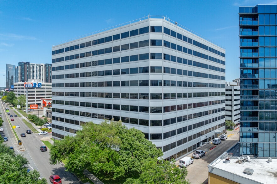 More Photos Of 2425 West Loop South, Houston Office For Lease