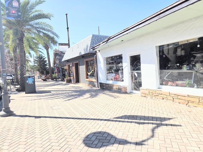 More Photos Of 225 Minutemen Causeway Cswy, Cocoa Beach General Retail For Sale