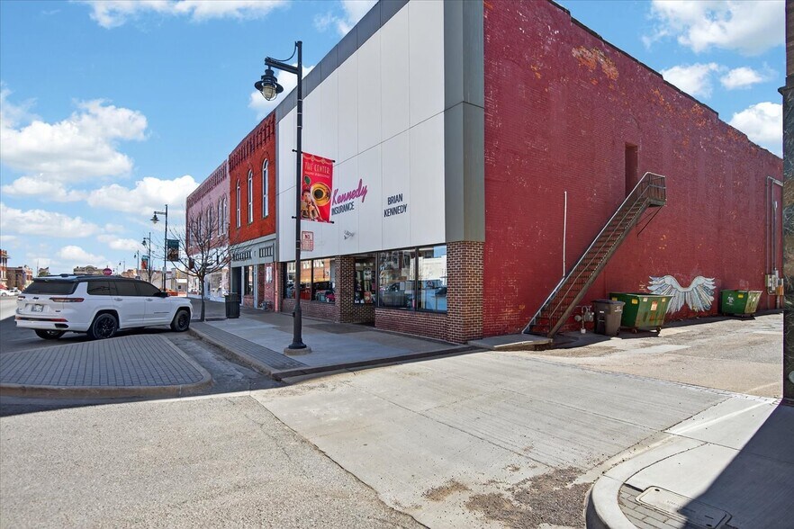 More Photos Of 111 SE Frank Phillips Blvd, Bartlesville Office For Sale