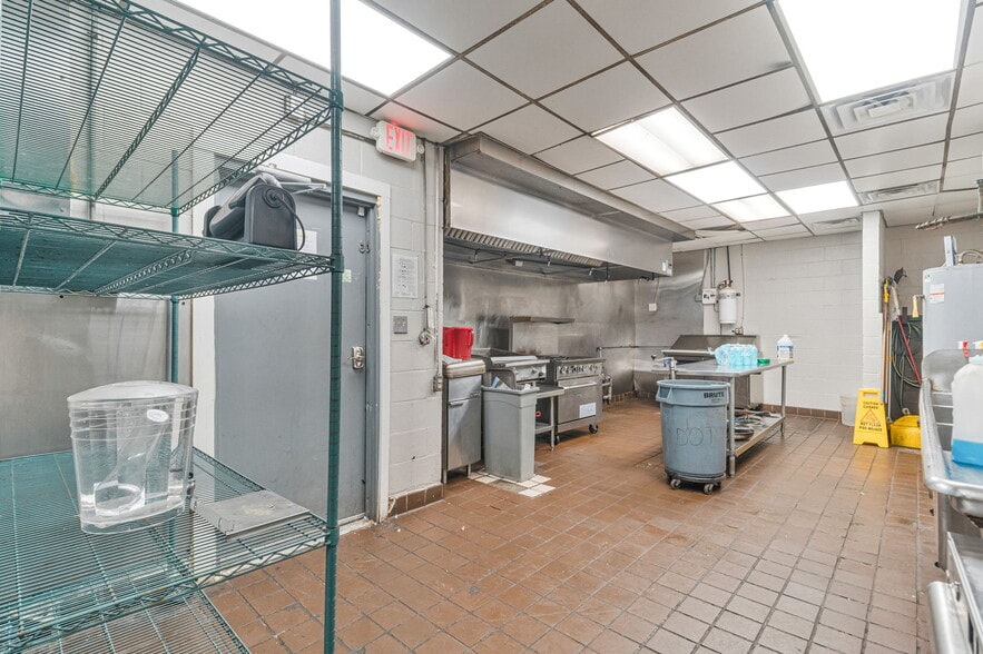 More Photos Of 41 S Navy Blvd, Pensacola Fast Food For Lease