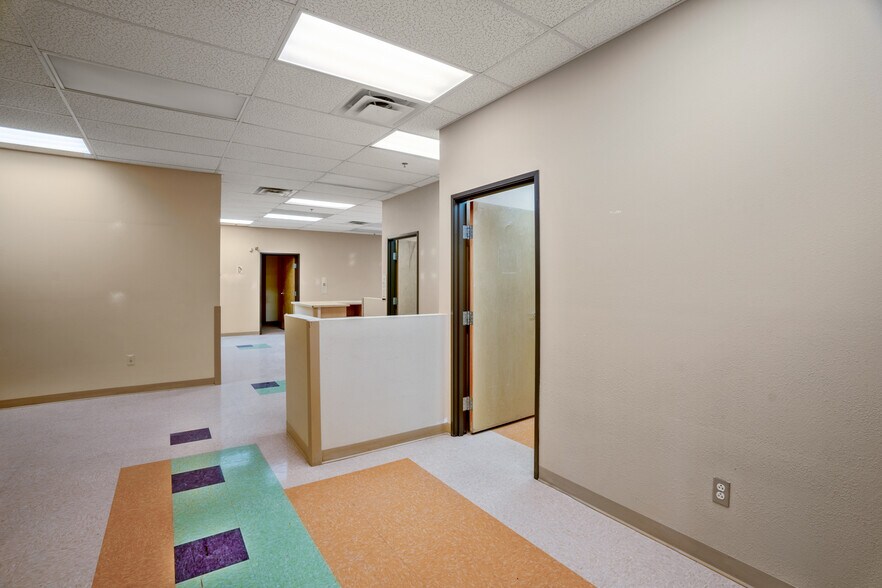 More Photos Of 500 N Guadalupe St, Santa Fe Unknown For Lease