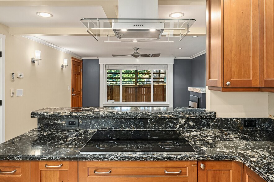 More Photos Of 1510 NE 170th St, Shoreline Apartments For Sale