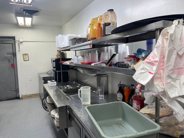 More Photos Of 6891 S Highland Blvd, Grifton Restaurant For Sale