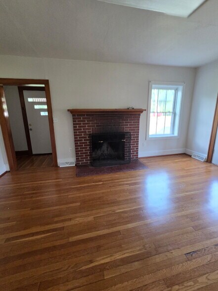 More Photos Of 5335 Airport Rd NW, Roanoke Storefront Retail Office For Lease