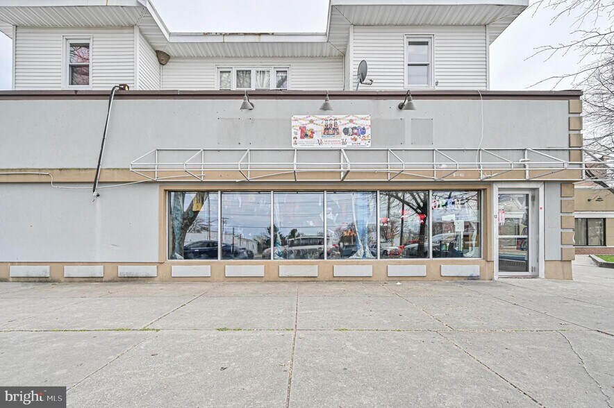 More Photos Of 13 N East Blvd, Vineland Flex For Sale