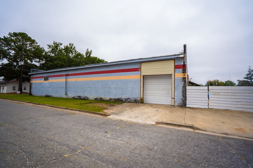More Photos Of 105 N Sharpe St, Selma Warehouse For Lease