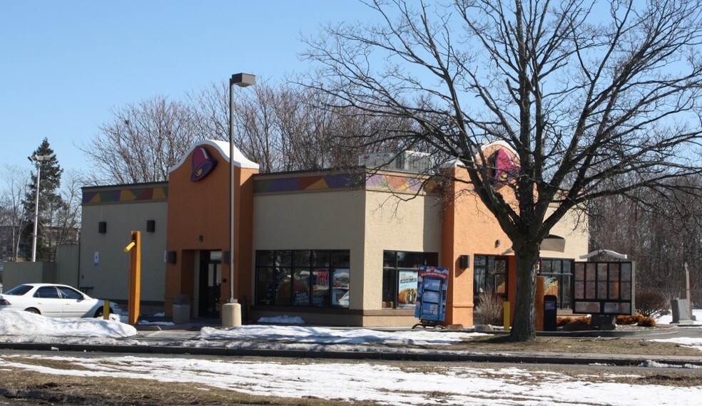 More Photos Of 665 Liberty St, Springfield Freestanding For Lease