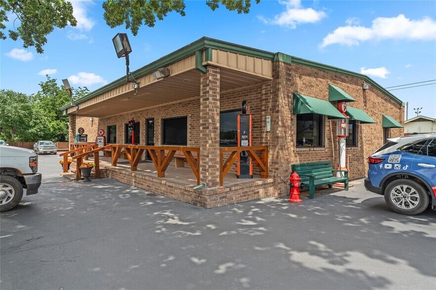 More Photos Of 7017 NW 39th Expy, Bethany Auto Dealership For Sale