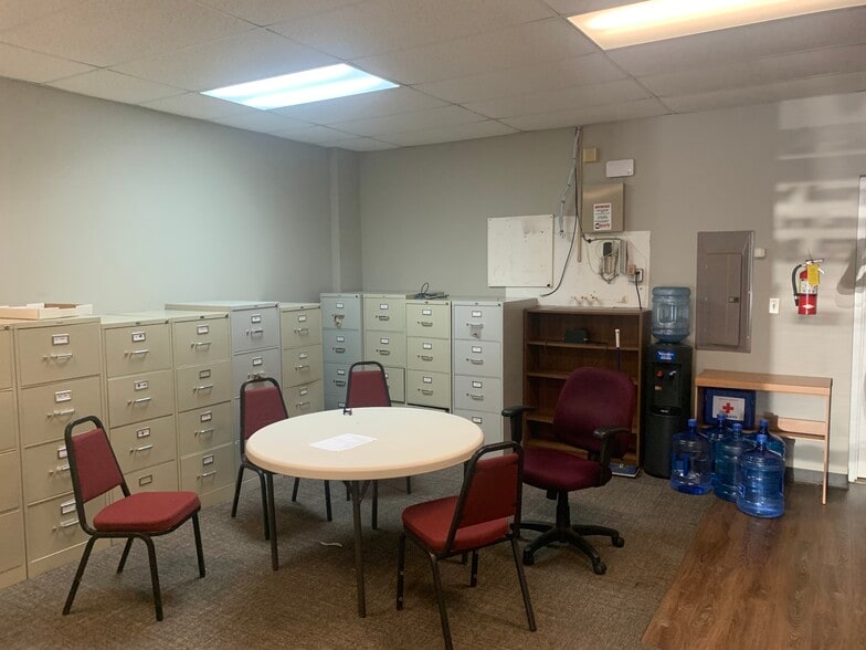 More Photos Of 112 W Athens Pky, Athens Unknown For Lease