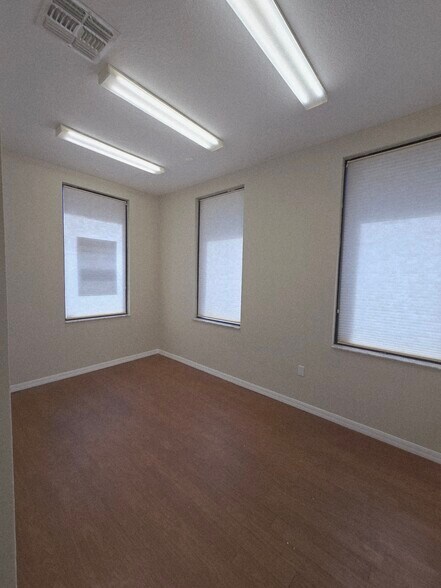 More Photos Of 1708 Lexington Green Ln, Sanford Medical For Lease