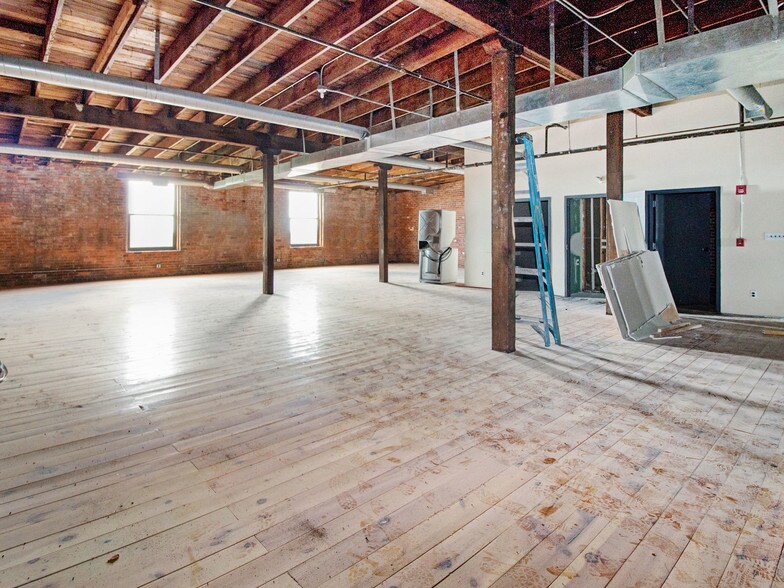 More Photos Of 2630 Charlevoix St, Detroit Office For Sale