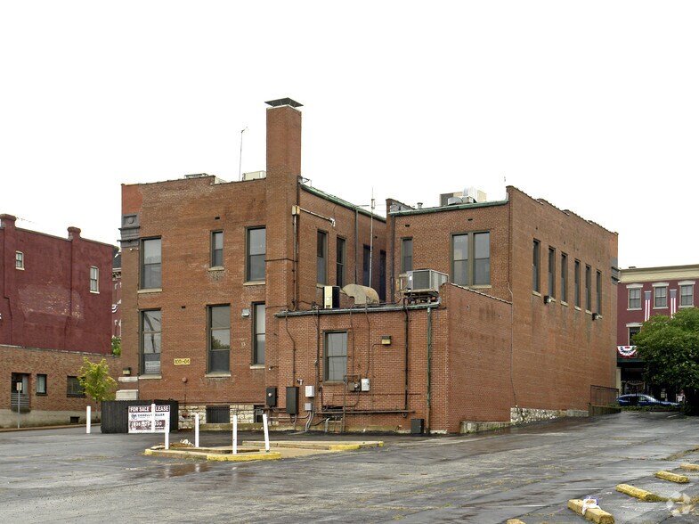 More Photos Of 100-104 N Main St, Saint Charles Office For Lease