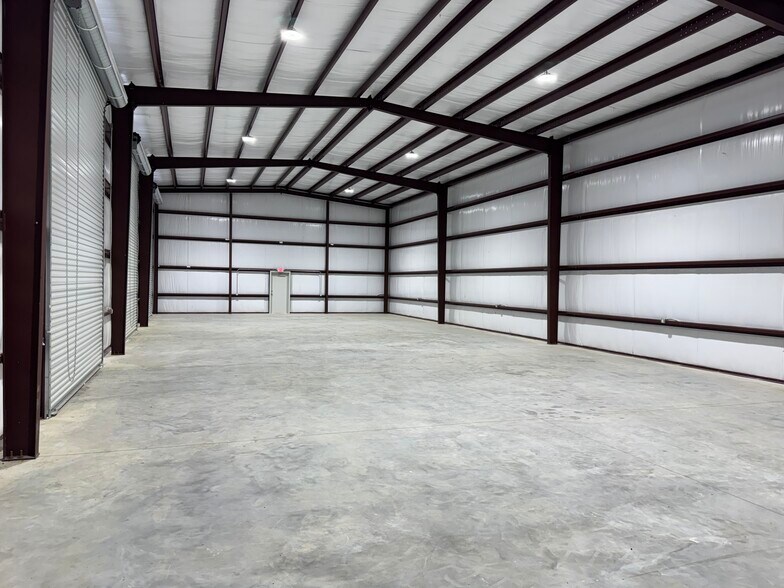 More Photos Of 4230 S Major Dr, Beaumont Warehouse For Lease