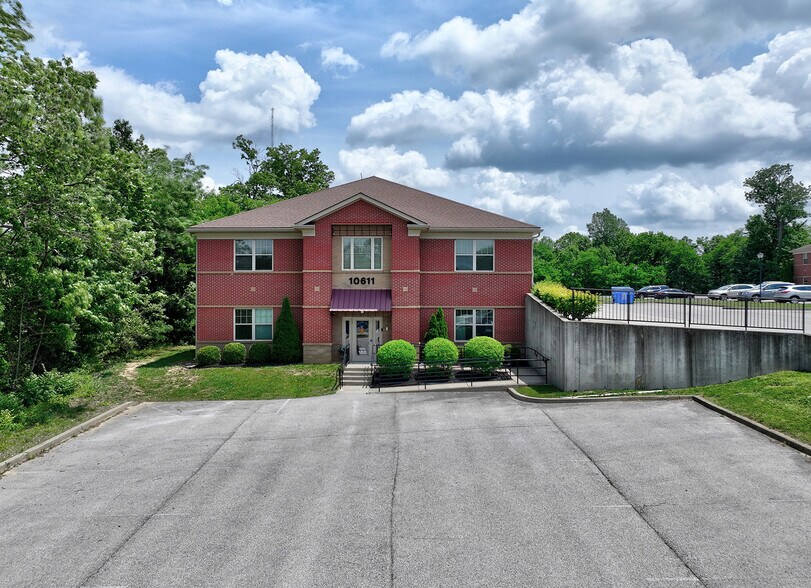More Photos Of 10609-10611 Watterson Center Ct, Louisville Office For Sale