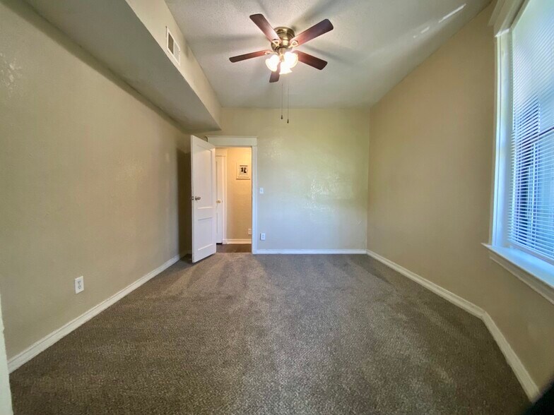 More Photos Of 1614-1620 E Linwood Blvd, Kansas City Apartments For Sale