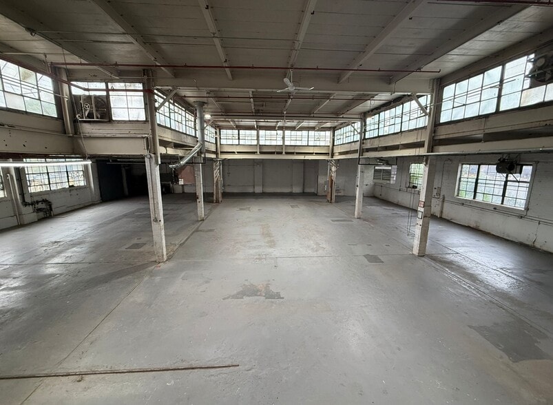 More Photos Of 18-57 Troutman St, Ridgewood Manufacturing For Lease