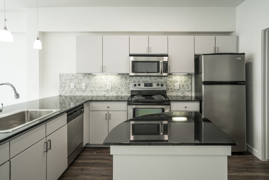 More Photos Of 127 E Riverside Dr, Austin Apartments For Lease