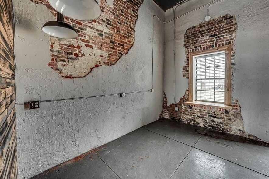 More Photos Of 111 N Main St, Milford Storefront For Sale