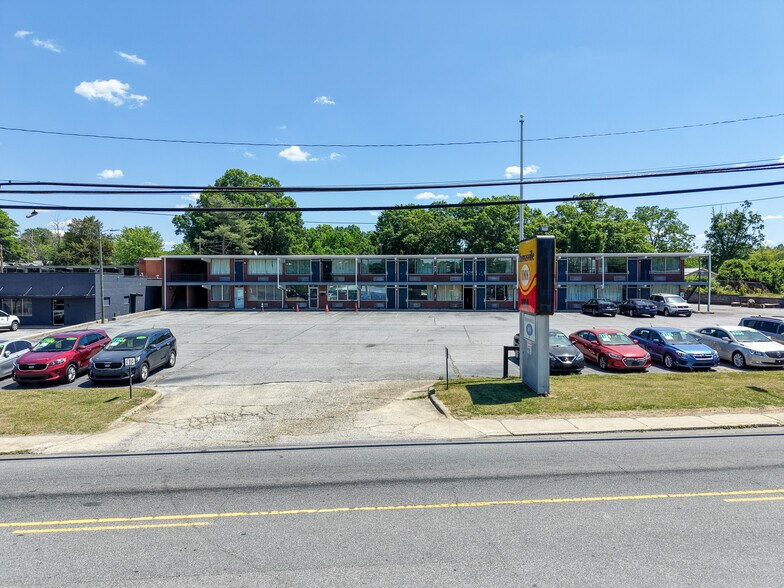 More Photos Of 411 National Hwy, Thomasville Hotel For Sale