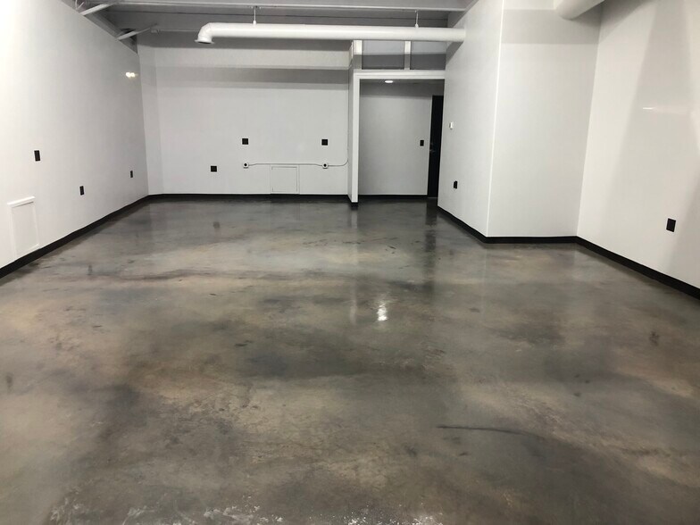 More Photos Of 1506 Southpointe, Siloam Springs Flex For Lease