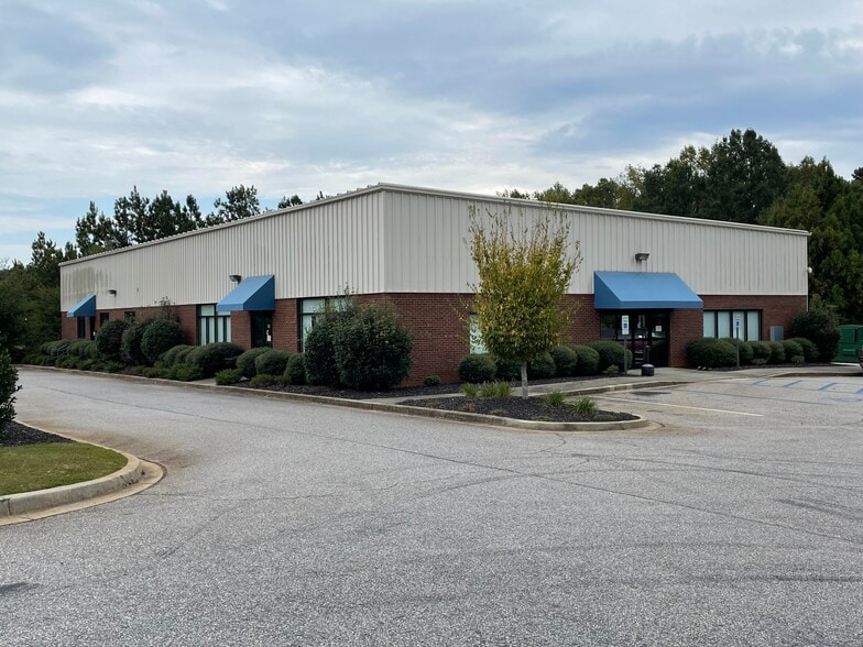 Primary Photo Of 615 McGee Rd, Anderson Showroom For Lease