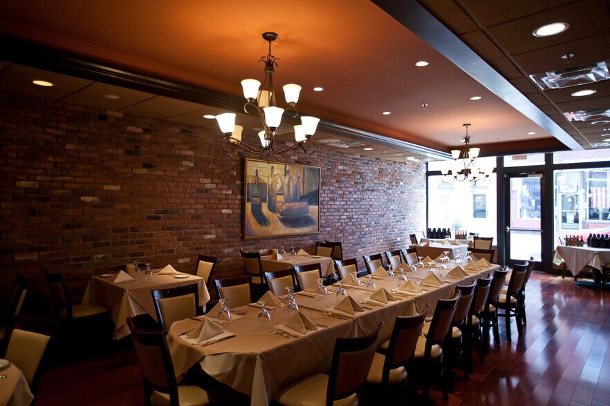 More Photos Of 9108 Center St, Manassas Storefront Retail Office For Lease