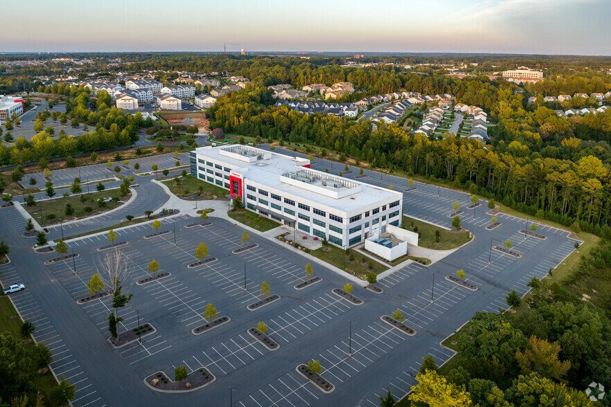 More Photos Of 8106 Calvin Hall Rd, Fort Mill Office For Lease