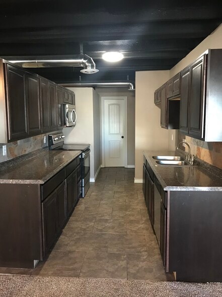 More Photos Of 1014 Broadway St, Lubbock Office For Sale