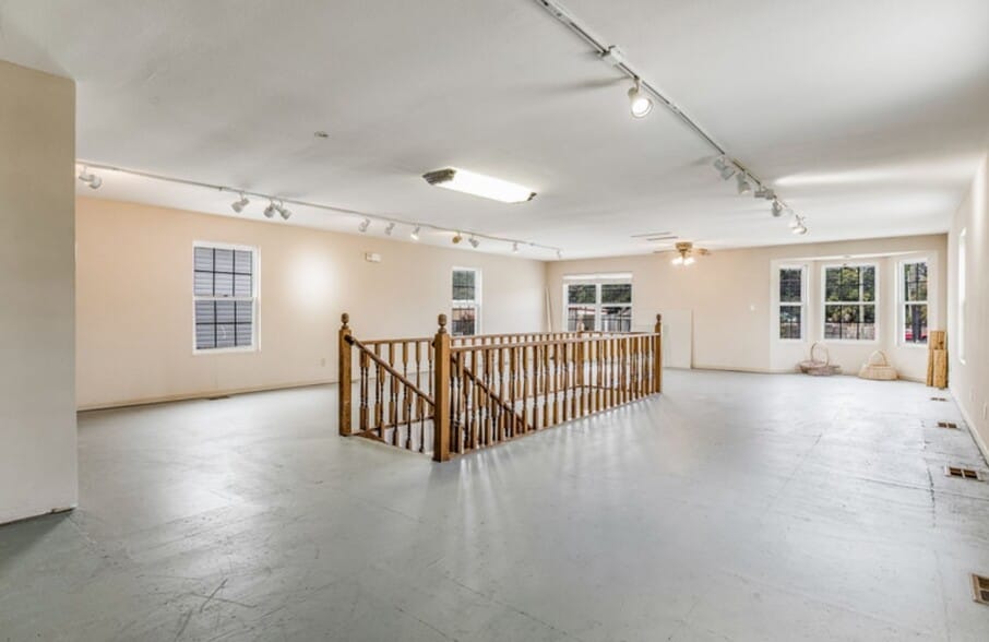 More Photos Of 1113 N 9th Ave, Pensacola Freestanding For Lease