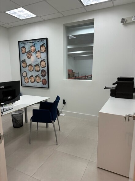 More Photos Of 335 Ne 61st St, Miami Flex For Lease