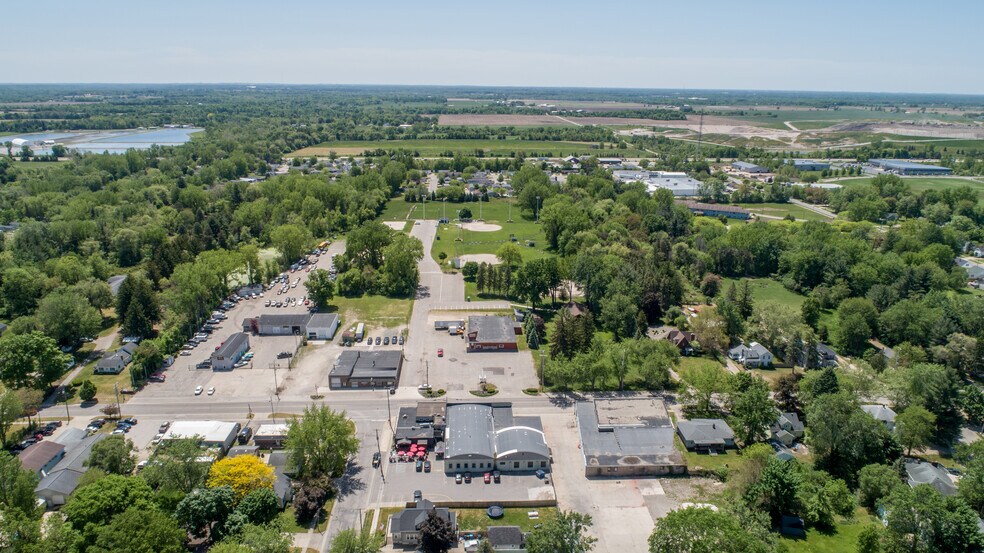 More Photos Of 241 W Randall St, Coopersville Warehouse For Lease